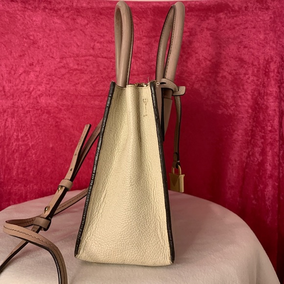 Light pink and cream colored Micheal kors bag. - Picture 3 of 3